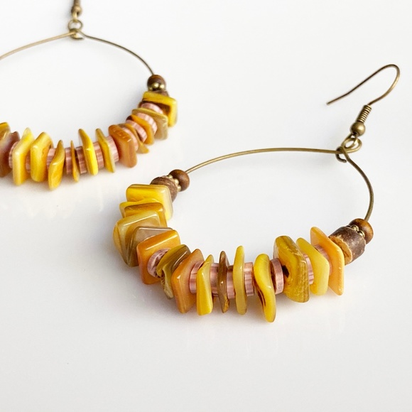 NEW "Canyon" Shell Round Earrings (yellow) - Picture 3 of 7